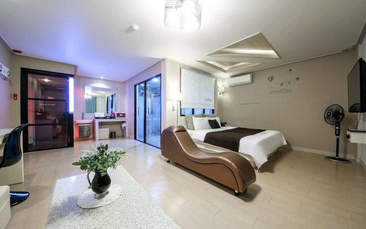 Imagen de la habitación del Hotel Yangsan Mulgeum Time. Foto 20