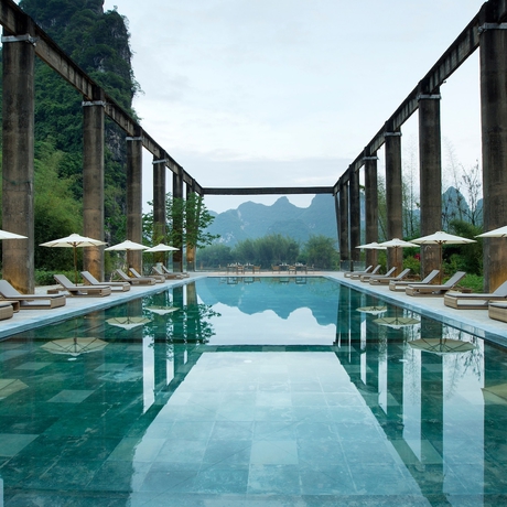 Imagen de la piscina del Hotel Yangshuo Sugarhouse. Foto 19