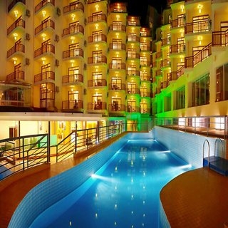 Imagen de la piscina del Hotel Yangshuo Tangrenjie. Foto 10