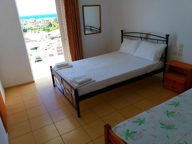 Imagen general del Hotel Yanna Studios. Foto 9
