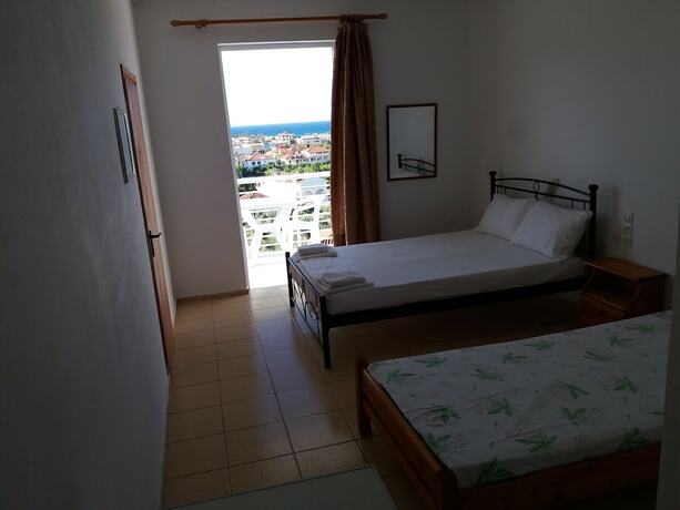 Imagen de la habitación del Hotel Yanna Studios. Foto 20