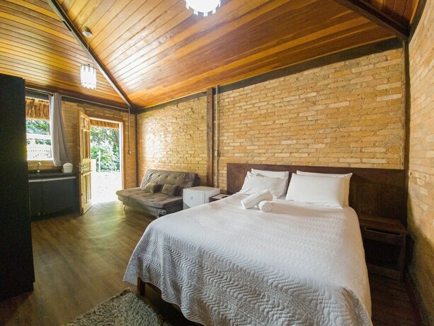 Imagen de la habitación del Hotel Yannai Chal&eacute; Praia. Foto 14