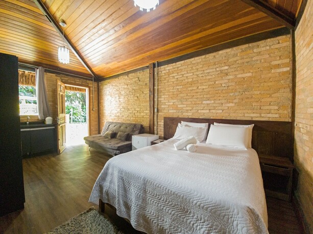 Imagen de la habitación del Hotel Yannai Chal&eacute; Praia. Foto 15