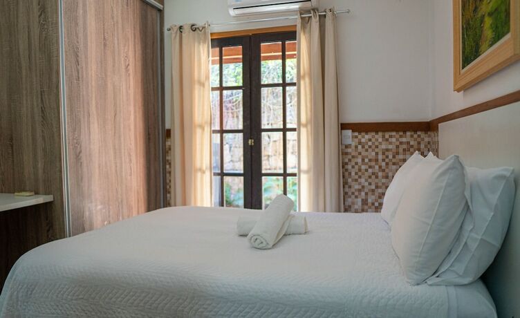 Imagen de la habitación del Hotel Yannai Chal&eacute; Praia. Foto 23