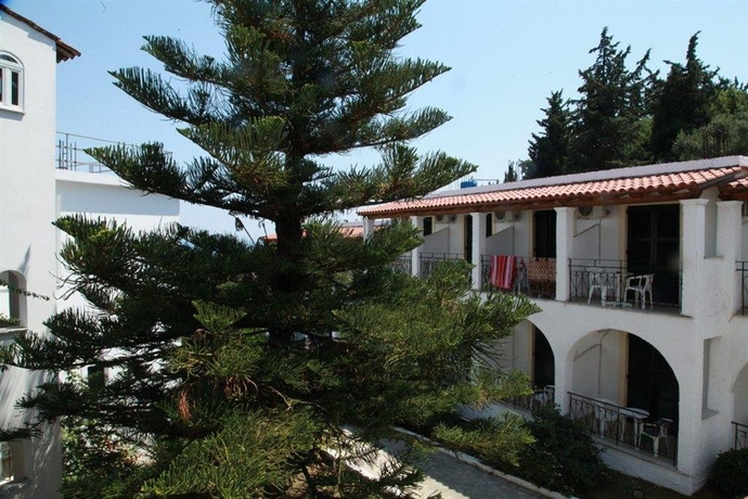 Imagen de los exteriores del Hotel Yannis Corfu. Foto 6