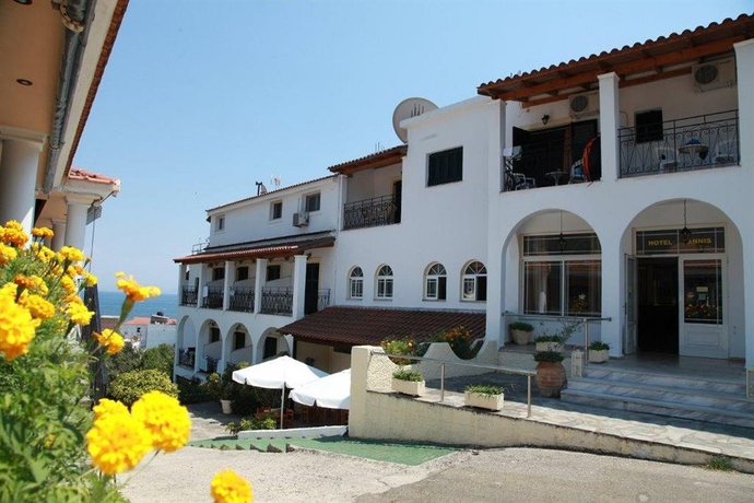 Imagen de los exteriores del Hotel Yannis Corfu. Foto 8