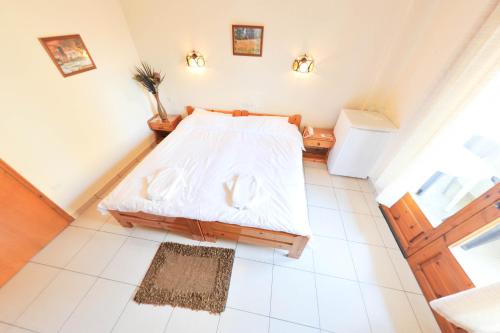 Imagen de la habitación del Hotel Yannis. Foto 5