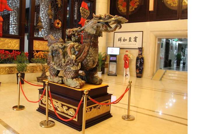Imagen de los interiores del Hotel Yantai Golden Beach Hotel. Foto 13