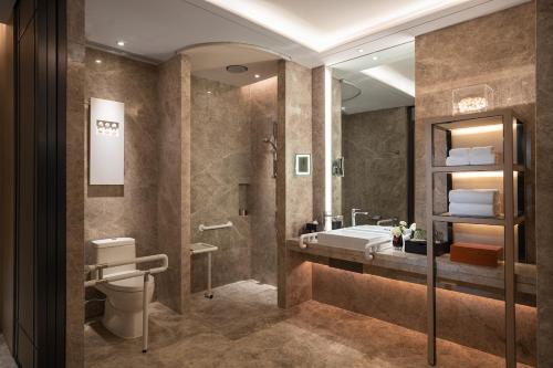 Imagen de la habitación del Hotel Yantai Marriott. Foto 8