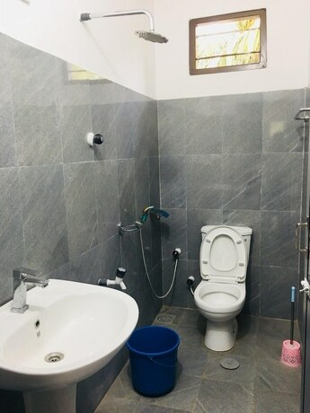 Imagen general del Hotel Yarl Crown Inn. Foto 9