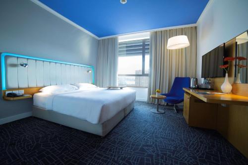 Imagen de la habitación del Hotel Yas Plaza Bay. Foto 15