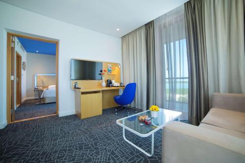 Imagen de la habitación del Hotel Yas Plaza Bay. Foto 17
