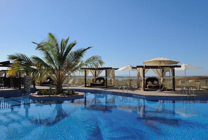 Imagen de la piscina del Hotel Yas Plaza Mangroves. Foto 14