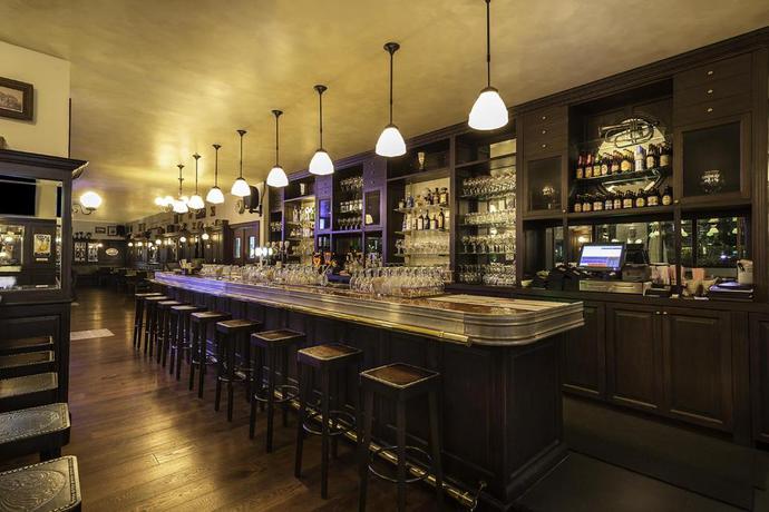 Imagen del bar/restaurante del Hotel Yas Plaza Mangroves. Foto 2