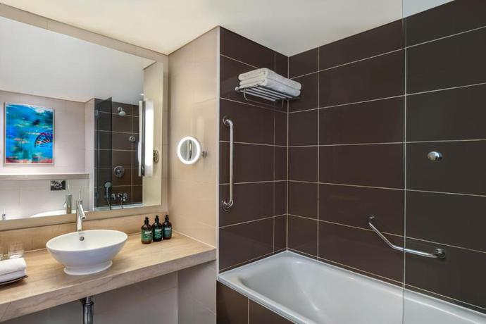 Imagen de la habitación del Hotel Yas Plaza Mangroves. Foto 4