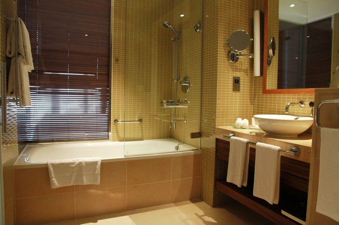 Imagen de la habitación del Hotel Yas Plaza Marina. Foto 12