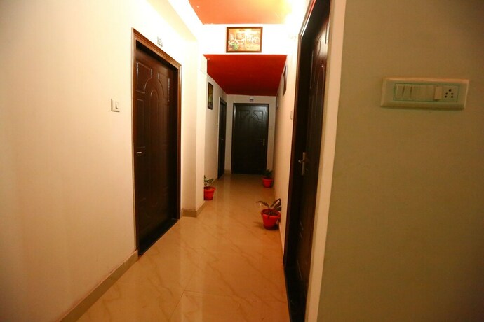 Imagen de los interiores del Hotel Yash Residency. Foto 15