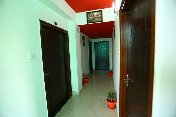 Imagen de los interiores del Hotel Yash Residency. Foto 19