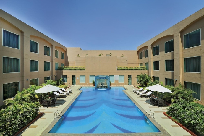 Imagen de la piscina del Hotel Yashail Haridwar. Foto 19