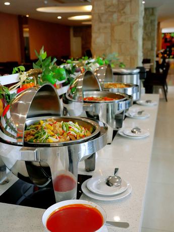 Imagen del bar/restaurante del Hotel Yasmin Karawaci. Foto 4