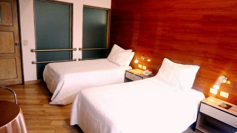 Imagen de la habitación del Hotel Yasmin de Oro. Foto 18