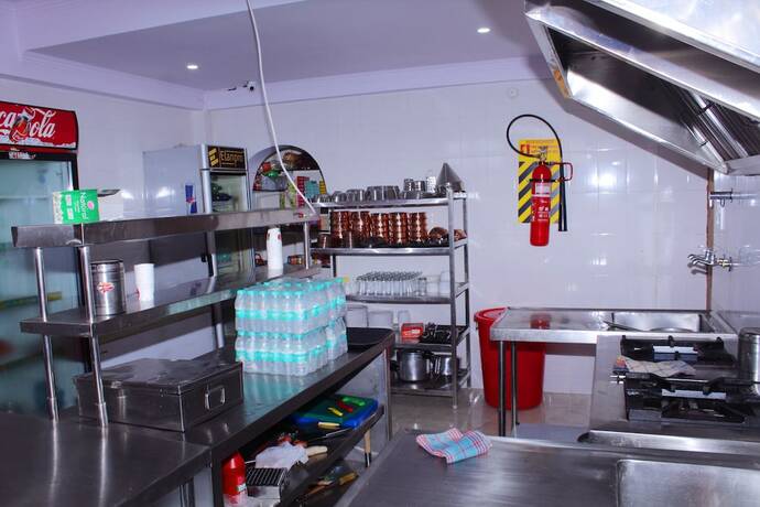 Imagen del bar/restaurante del Hotel Yatrik Inn. Foto 16