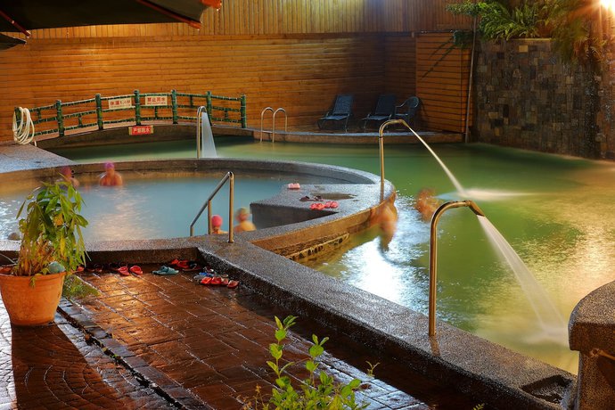 Imagen de la piscina del Hotel Yawan Spa. Foto 20