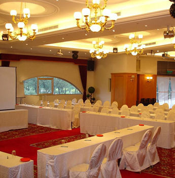 Imagen de los exteriores del Hotel Yaward. Foto 5