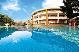 Imagen de la piscina del Hotel Yaward Resort. Foto 22