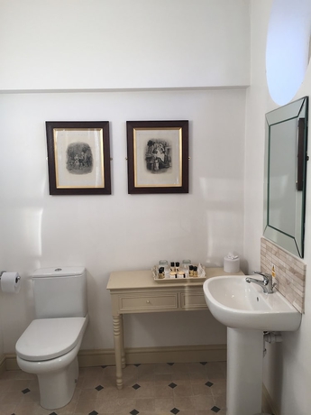 Imagen de la habitación del Hotel Ye Olde Bell and Spa. Foto 17