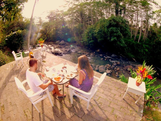Imagen del bar/restaurante del Hotel Yeh Panes Bali. Foto 6