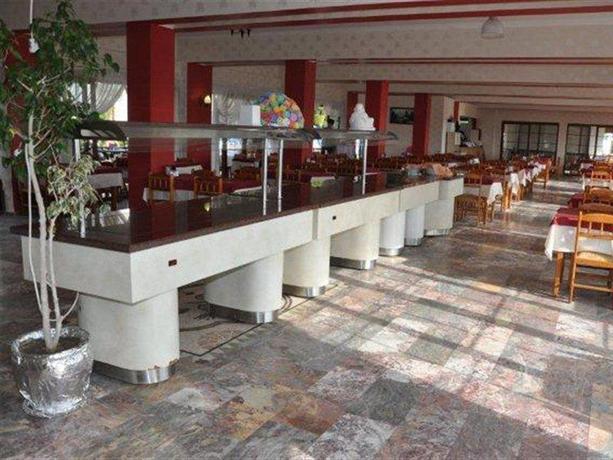Imagen del bar/restaurante del Hotel Yel Holiday Resort. Foto 3