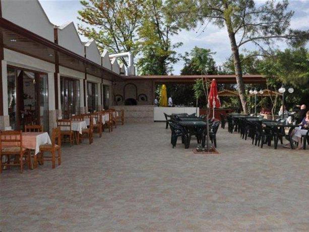 Imagen del bar/restaurante del Hotel Yel Holiday Resort. Foto 5