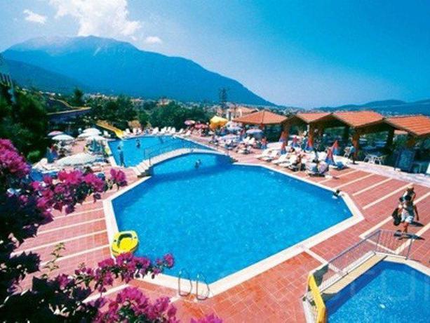 Imagen de la piscina del Hotel Yel Holiday Resort. Foto 7