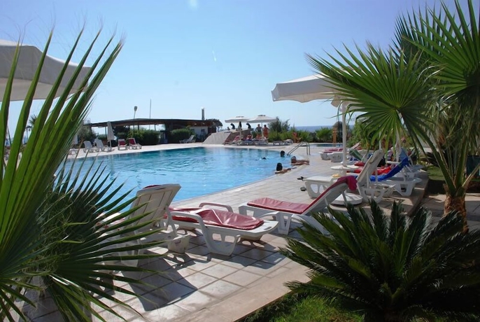 Imagen de la piscina del Hotel Yeldener Crystal Rocks. Foto 12