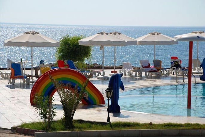 Imagen de la piscina del Hotel Yeldener Crystal Rocks. Foto 15