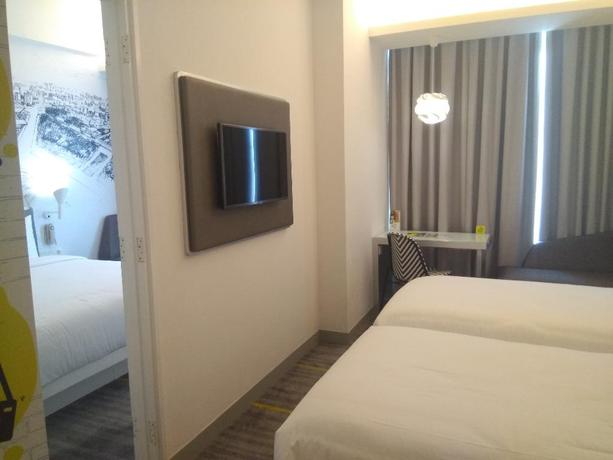 Imagen de la habitación del Hotel Yello Harmoni. Foto 11