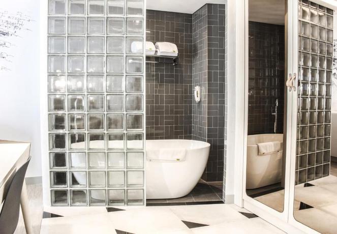 Imagen de la habitación del Hotel Yello Harmoni. Foto 16