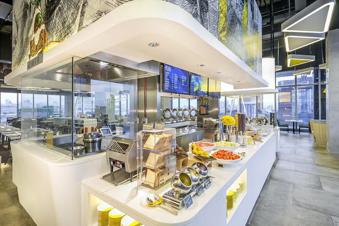 Imagen del bar/restaurante del Hotel Yello Harmoni. Foto 9