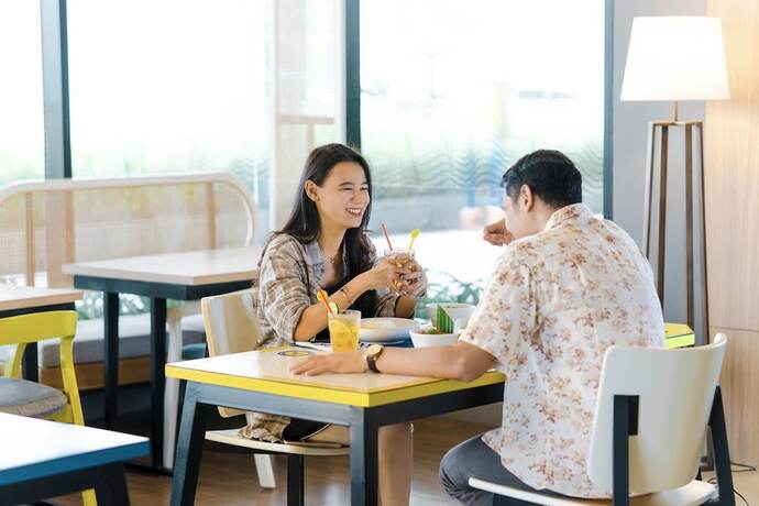 Imagen del bar/restaurante del Hotel Yello Jambi. Foto 10