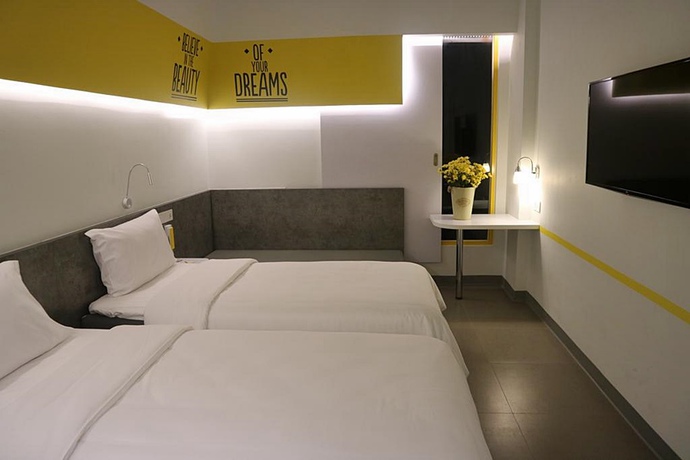 Imagen de la habitación del Hotel Yello Manggarai. Foto 7