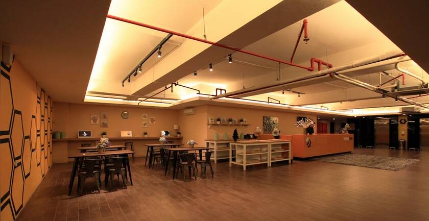 Imagen del bar/restaurante del Hotel Yellow Bee Tangerang. Foto 11