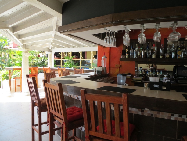 Imagen del bar/restaurante del Hotel Yellow Bird. Foto 3