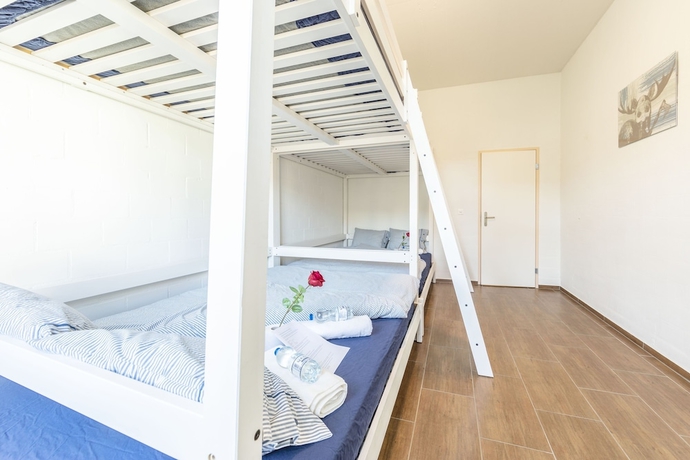 Imagen de la habitación del Hotel Yellow Inn. Foto 11