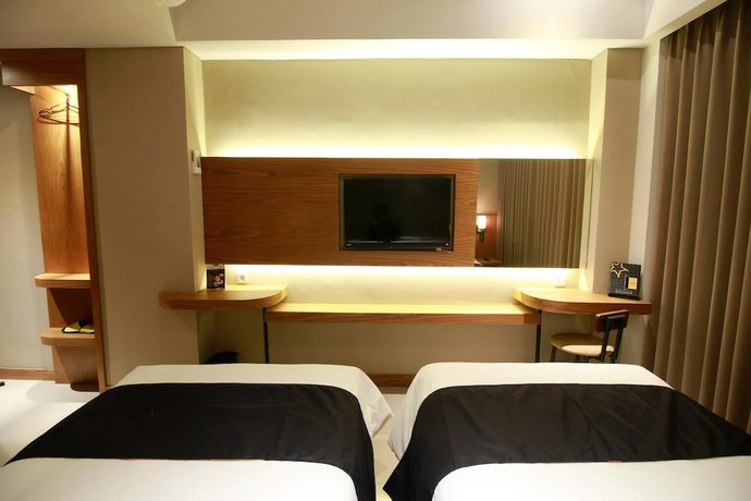 Imagen de la habitación del Hotel Yellow Star Ambarukmo. Foto 8