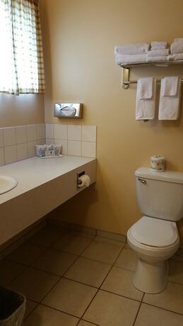 Imagen de la habitación del Hotel Yellowhead Motel. Foto 15