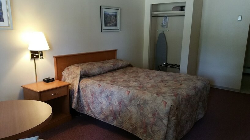 Imagen de la habitación del Hotel Yellowhead Motel. Foto 17