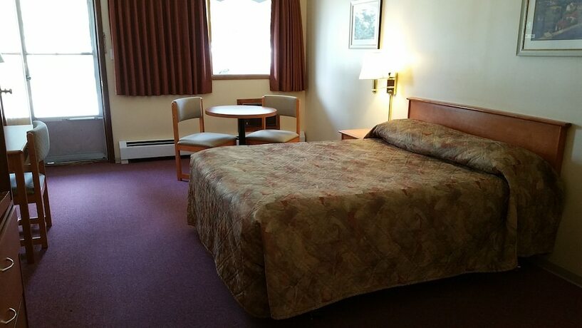 Imagen de la habitación del Hotel Yellowhead Motel. Foto 19