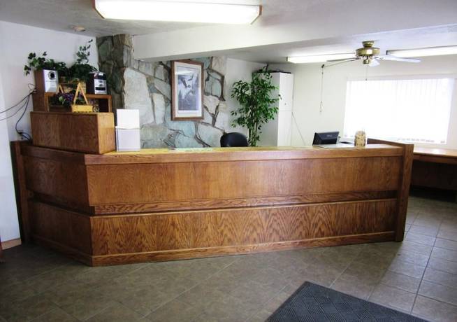 Imagen de los interiores del Hotel Yellowstone Country Inn, West Yellowstone. Foto 18