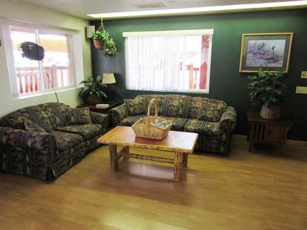 Imagen de los interiores del Hotel Yellowstone Country Inn, West Yellowstone. Foto 19